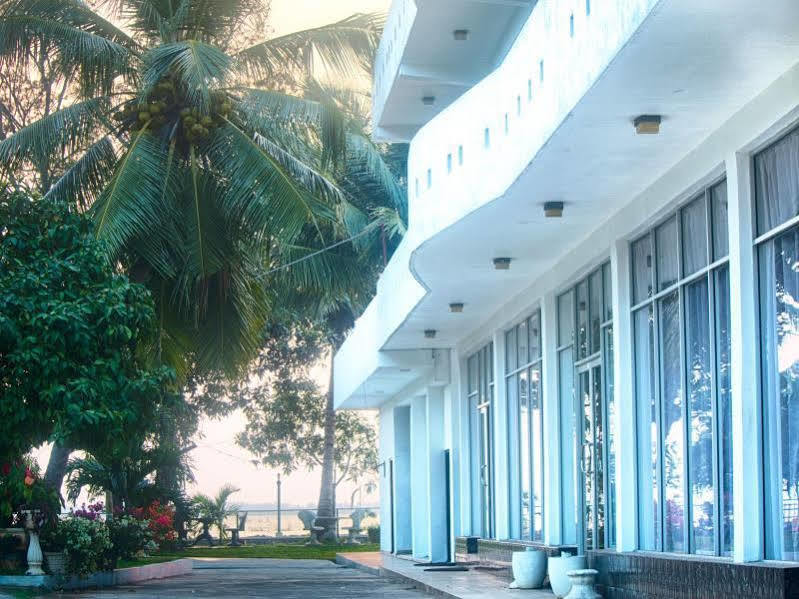 White Palace Kurana Katunayaka Екстериор снимка